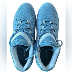 Easy Spirit walking-run shoe in a beautiful blue suede and mesh design size 11.